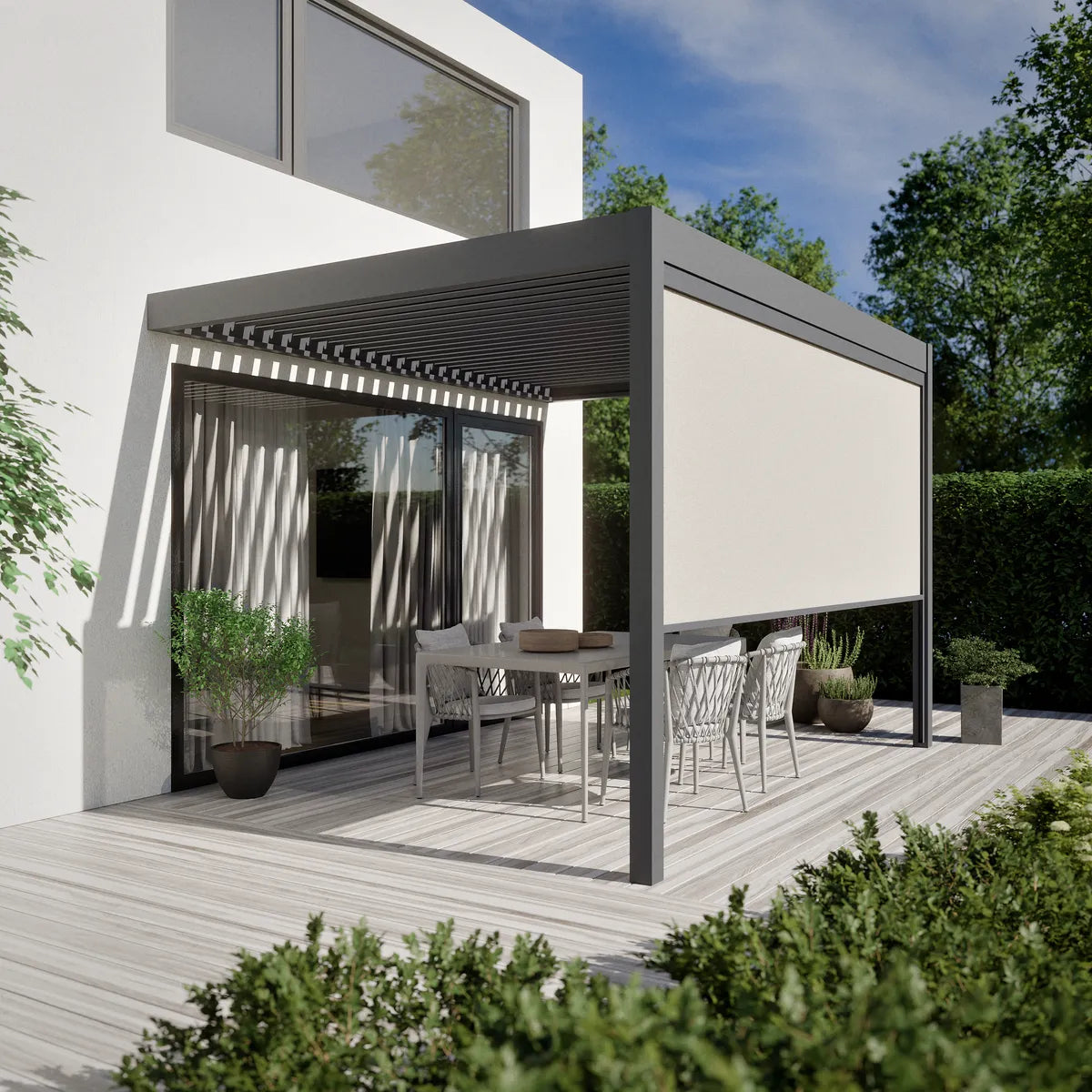 Bioklimatische Pergola aus Aluminium mit Holzterrasse und Gartenmöbeln