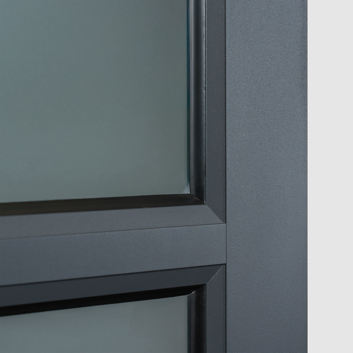 Detail-porte-grise-alma.png