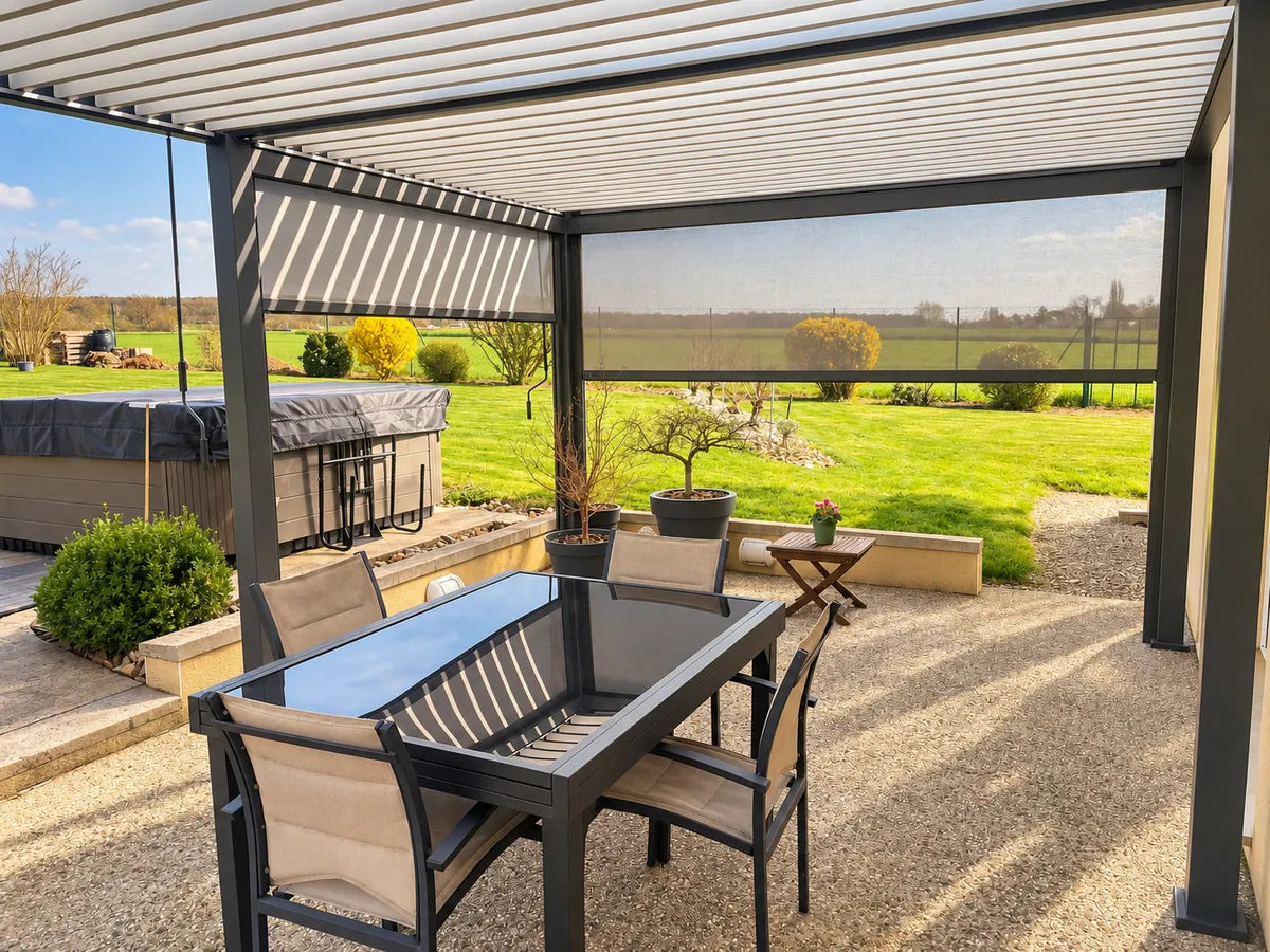 Pergola moderne, patio ensoleillé avec jardin.png