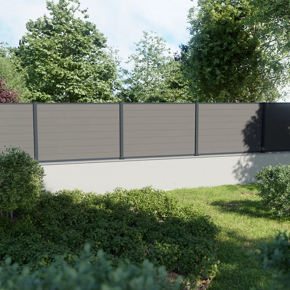 Valla compuesta Rio H120 textura madera natural en jardín frondoso
