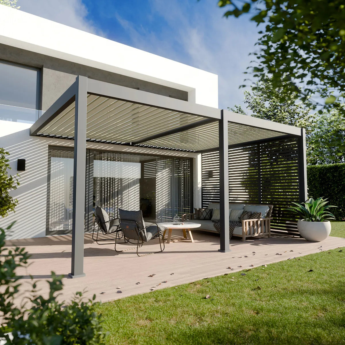 Pergola bioclimatique aluminium Elios 3x5 m adossée à une maison moderne