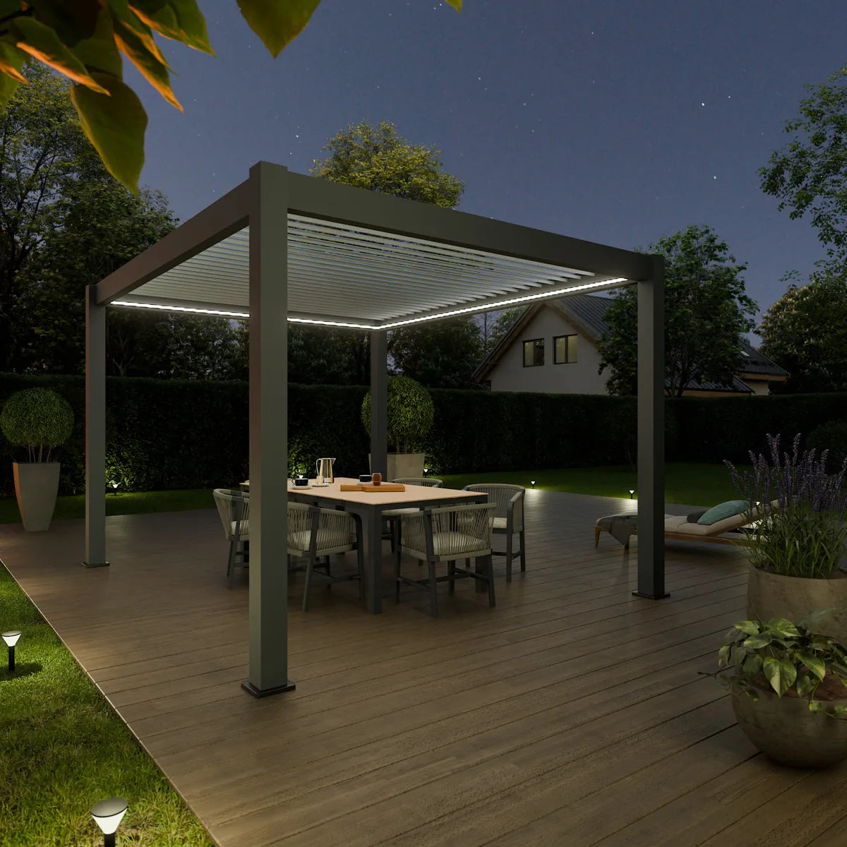 Pergola bioclimatique aluminium Elios 3x4 m, ambiance nocturne sur terrasse