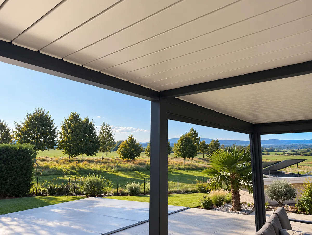 Terrasse moderne sous pergola, vue champêtre.png