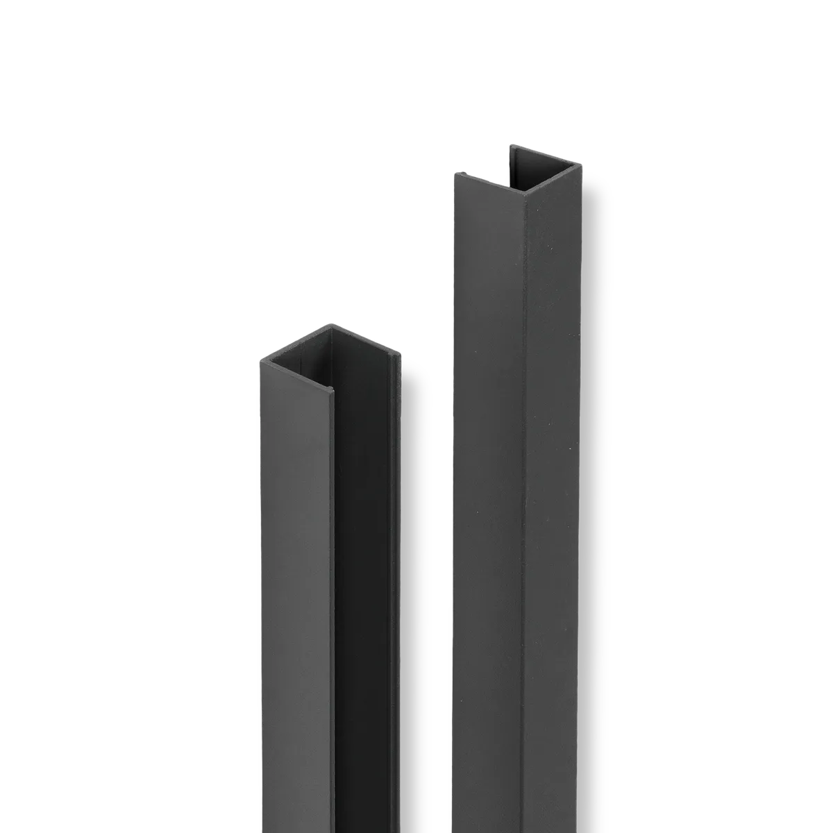 Aluminium wandprofiel RAL 9005 voor een moderne schutting