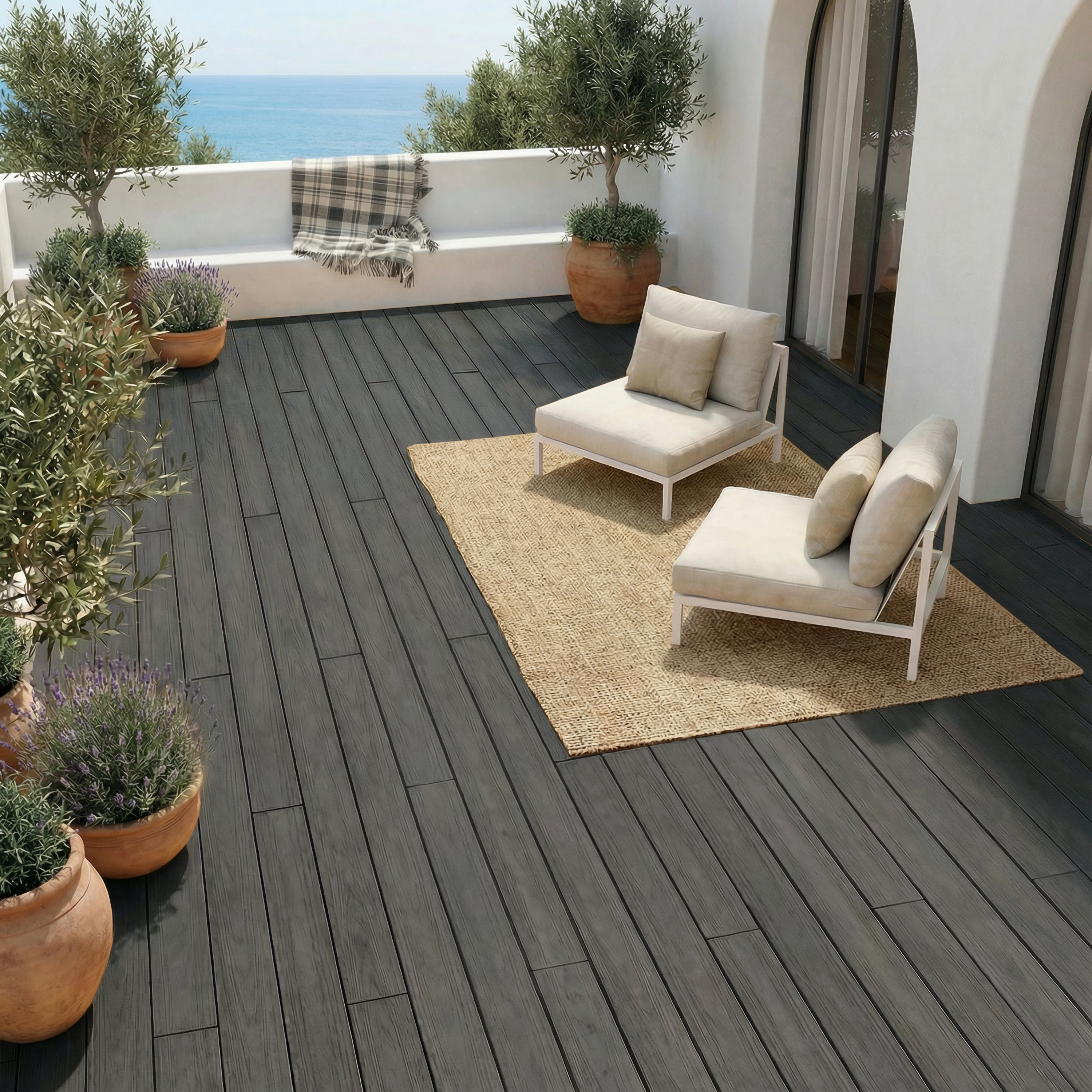 Lame de terrasse composite Havana ardoise 220 cm en ambiance jardin moderne