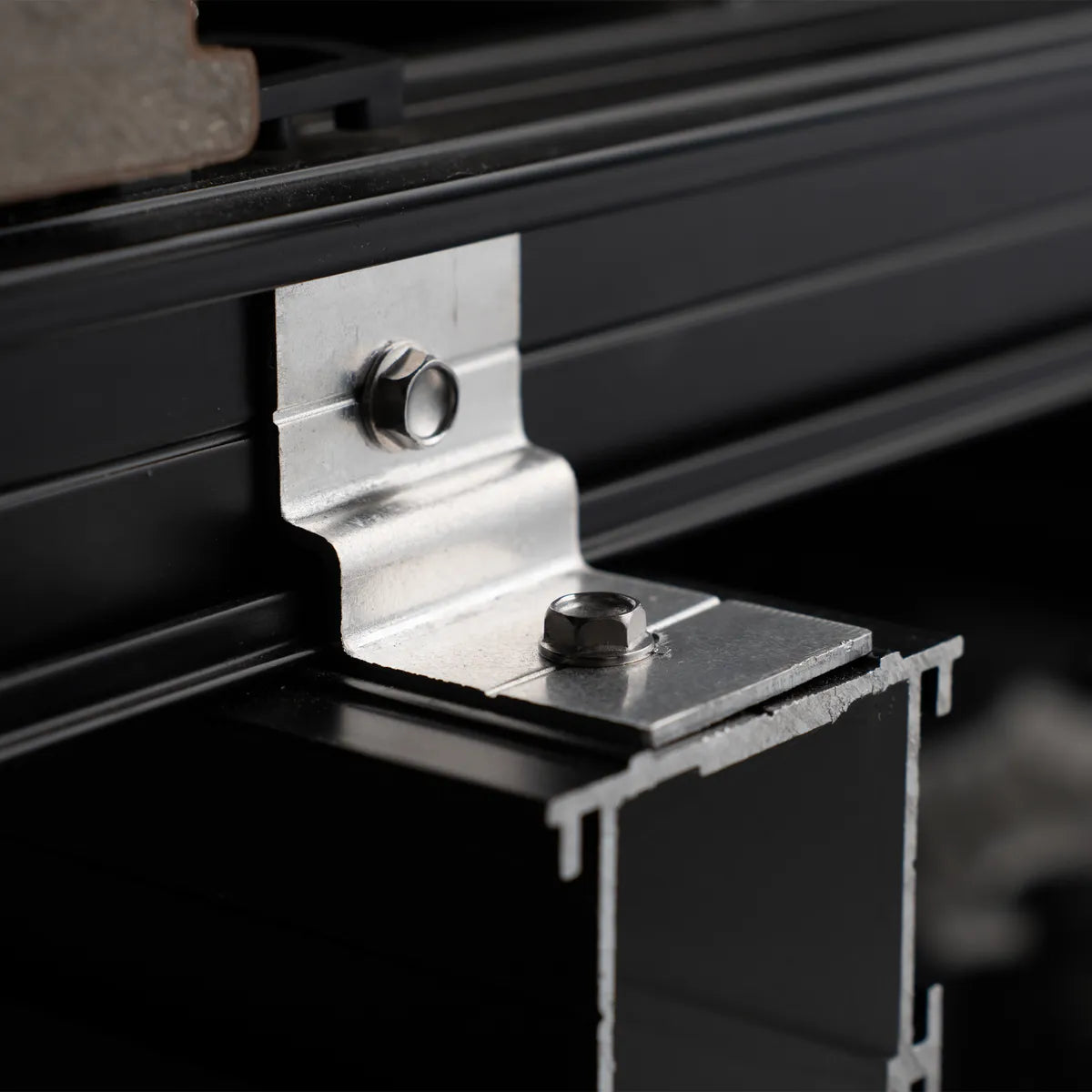 sku-structural-equerre-fixation-10pcs_ambiance.jpg